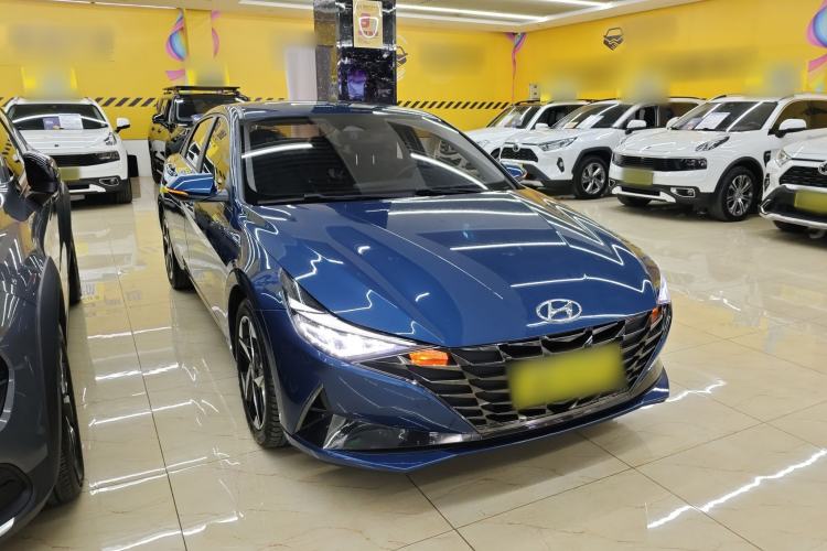 Used Hyundai Elantra 2021 1.5L CVT LUX Prestige Edition Front Right 45 Deg