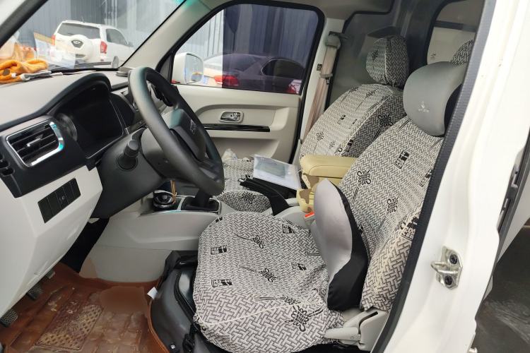 Used Jinbei New Hiace X30L 2024 Wealth Edition Van 2/5 Seats Front-Mounted Air Conditioning Left Front Seat