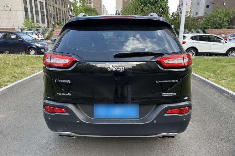 Used Jeep Cherokee 2016 2.4L Professional Smart Version