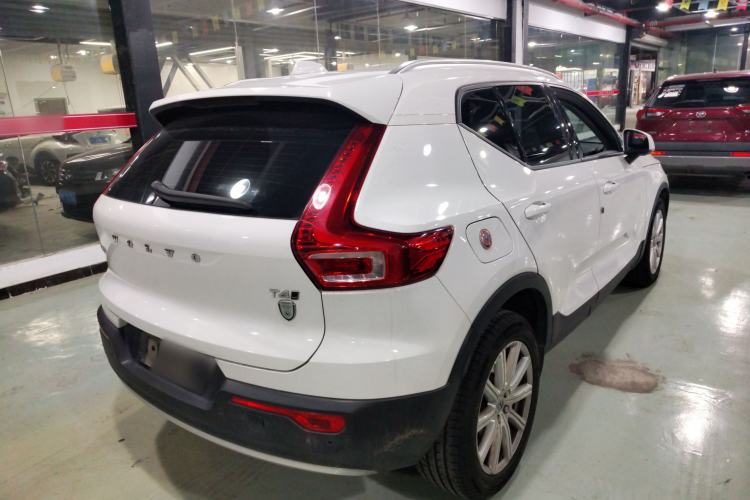 Used Volvo XC40 2019 T4 Four-Wheel Drive Dawn Ice White
