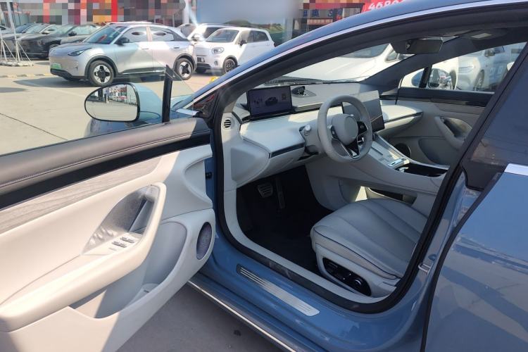 Used Hima Luxeed S7 2025 855 km Max