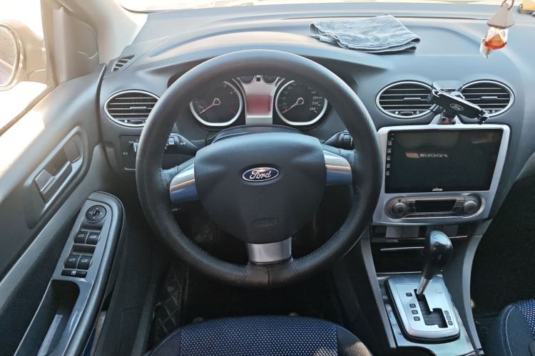 Used Ford Focus 2009 Two-Door 2.0L Automatic Sport Model Steering Wheel