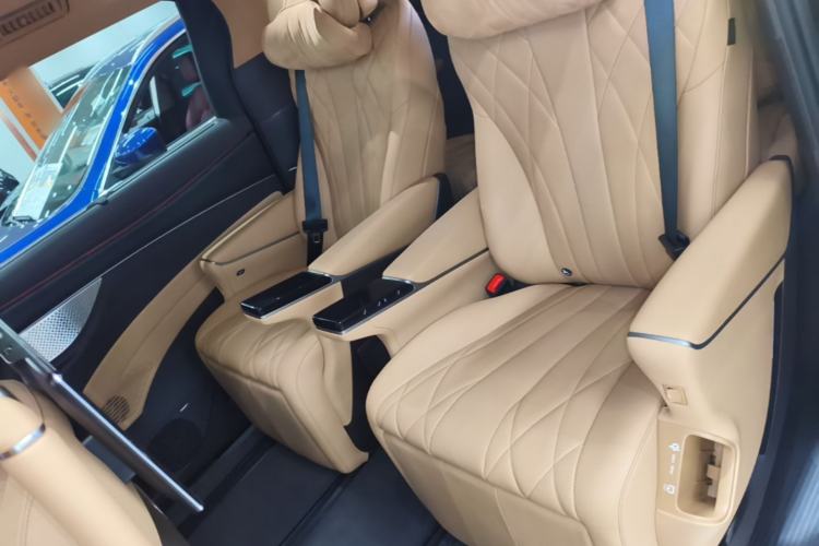 Used Denza D9 2025 DM-i Intelligent Drive 1020 Four-Wheel Drive Flagship Model