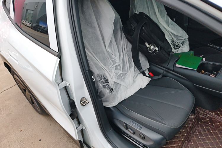 Used Volkswagen ID.UNYX 2024 Revised Pro Long-Range Version Right Front Seat