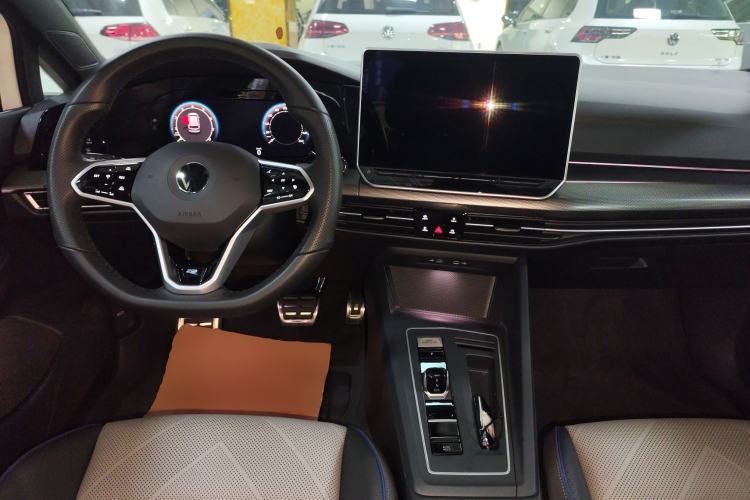 Used Volkswagen Golf 2025 300TSI R-Line
