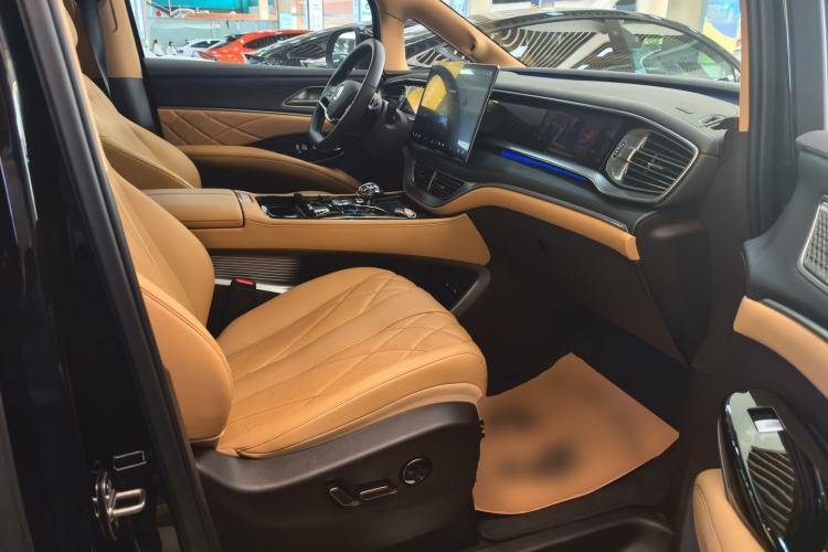 Used Denza D9 2025 DM-i Intelligent Drive 1020 Four-Wheel Drive Flagship Model