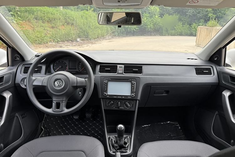 Used Volkswagen Santana 2015 1.4L Manual Fashion Edition Interior 1