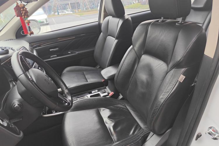 Used Mitsubishi Outlander 2019 2.0L Two-Wheel Drive Comfort Edition 5 Seats China V Standard