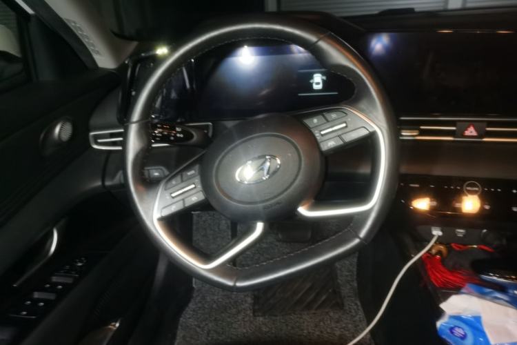 Used Hyundai Elantra 2021 1.5L CVT LUX Prestige Edition Steering Wheel