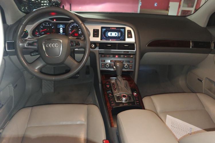 Used Audi A6L 2011 2.8 FSI Luxury Model Center Console