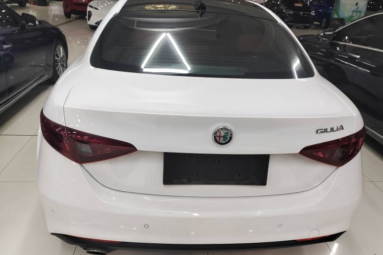 Used Alfa Romeo Giulia 2017 2.0T 200HP Luxury Edition
