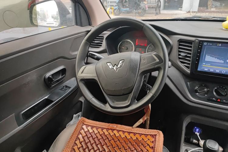 Used Wuling Hongguang V 2021 1.5L Jingqu Edition Enclosed-Window Vehicle LAR
