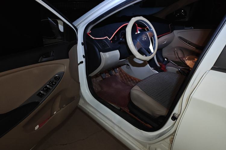 Used Hyundai Verna (older generation) 2016 1.4L Manual Smart GLS Trim