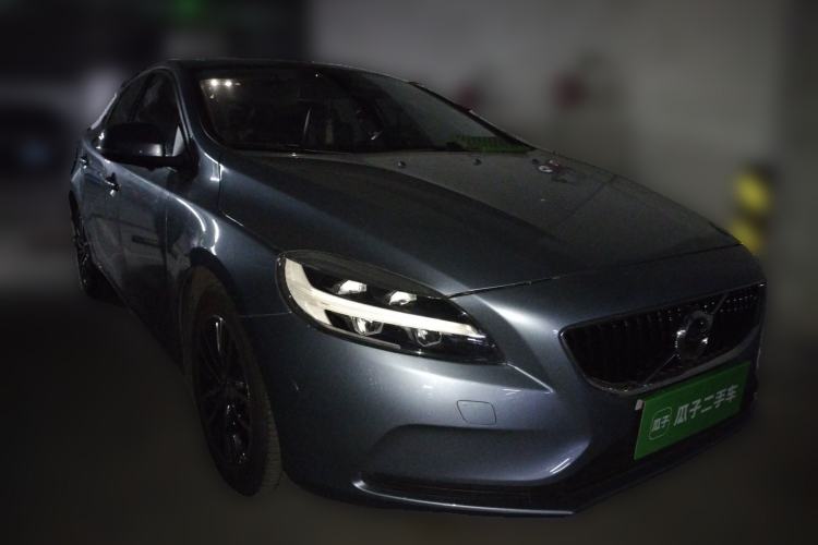 Used Volvo V40 2019 T3 Zhiyi Edition Front Right 45 Deg