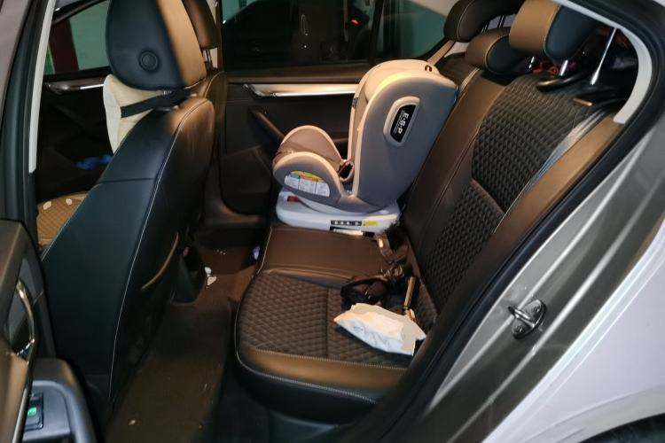 Used Skoda Octavia 2019 TSI280 DSG SmartDrive Luxury Edition China VI Left Rear Seat