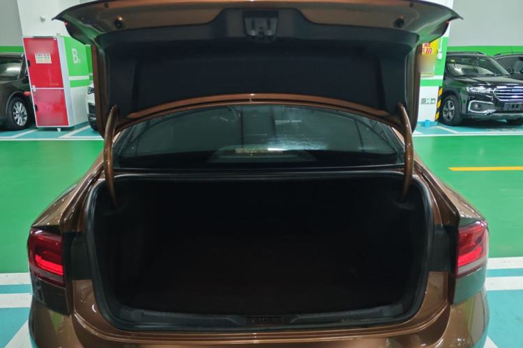 Used Volkswagen Lamando 2017 230TSI DSG Fashion Edition Trunk