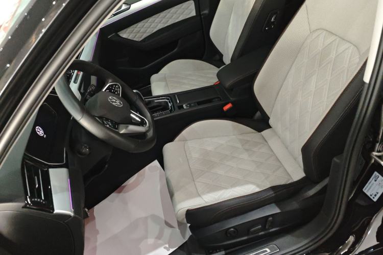 Used Volkswagen Magotan 2025 Revised Version Zhongxiang Edition 330TSI DSG Luxury Trim