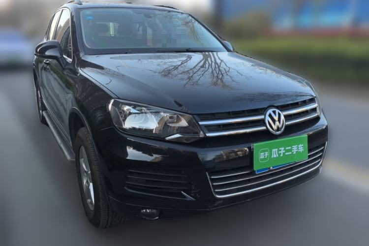 Used Volkswagen Touareg 2011 3.0 TSI Comfort Version Front Right 45 Deg
