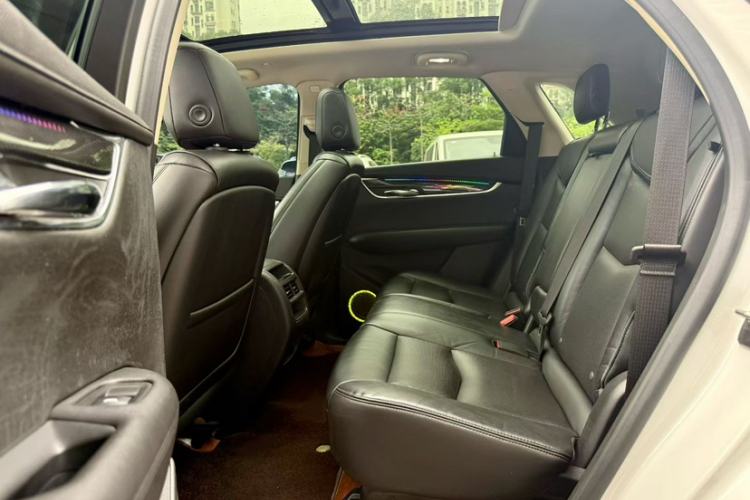 Used Cadillac XT5 2018 25T Luxury Model Interior 3