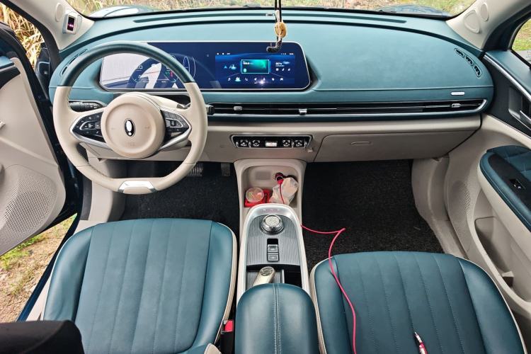 Used ORA Good Cat 2021 400km Standard Range Venus Edition Lithium-Ion Battery Center Console