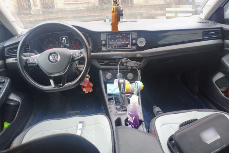 Used Volkswagen Bora 2020 1.5L Automatic Comfort Model Center Console
