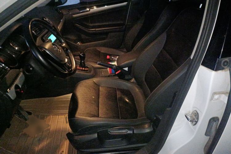 Used Volkswagen Sagitar 2015 1.6L Manual Comfort Model
