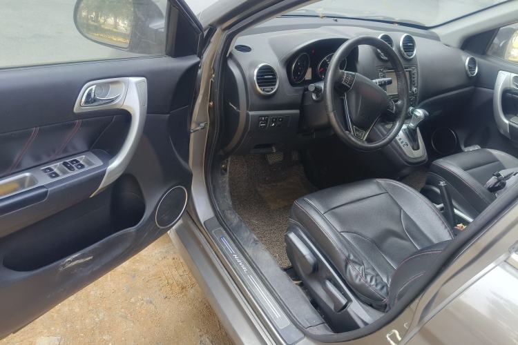 Used Haval H6 2013 Upgraded Model 2.4L Automatic Two-Wheel Drive Elite Version
