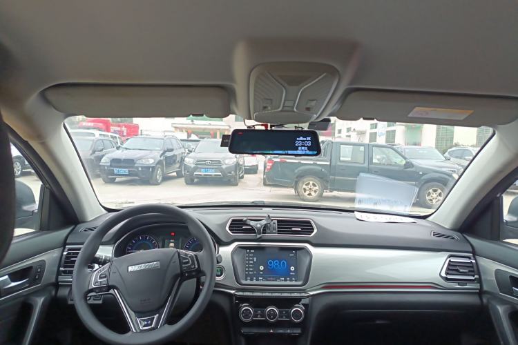 Used Haval H2 2018 Chuanxiang Edition Blue Badge 1.5T Manual Two-Wheel Drive Fashionable Model
