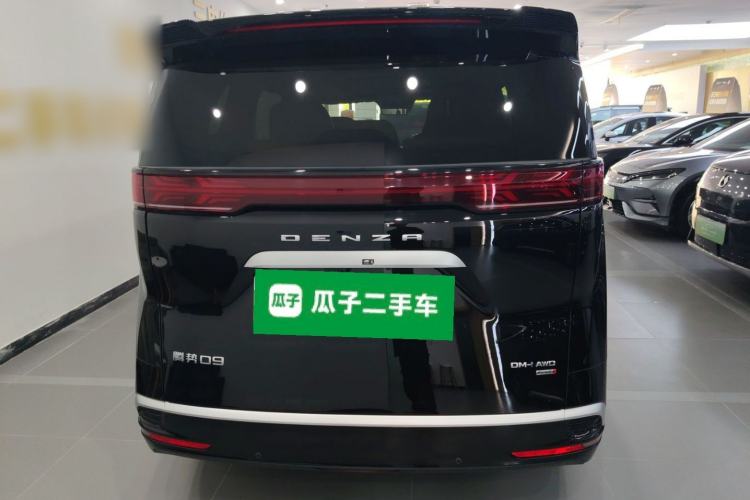 Used Denza D9 2025 DM-i Intelligent Drive 1020 Four-Wheel Drive Prestige Model
