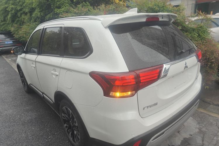 Used Mitsubishi Outlander 2019 2.0L Two-Wheel Drive Comfort Edition 5 Seats China VI Standard