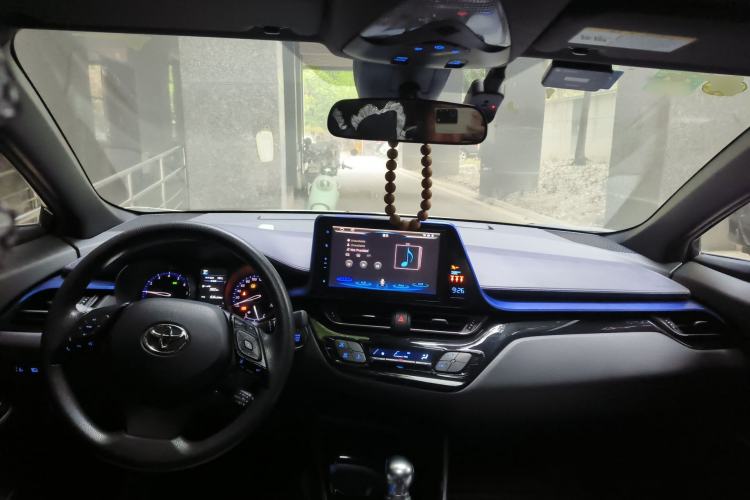 Used Toyota C-HR 2018 2.0L Leading with Sunroof China VI Standard
