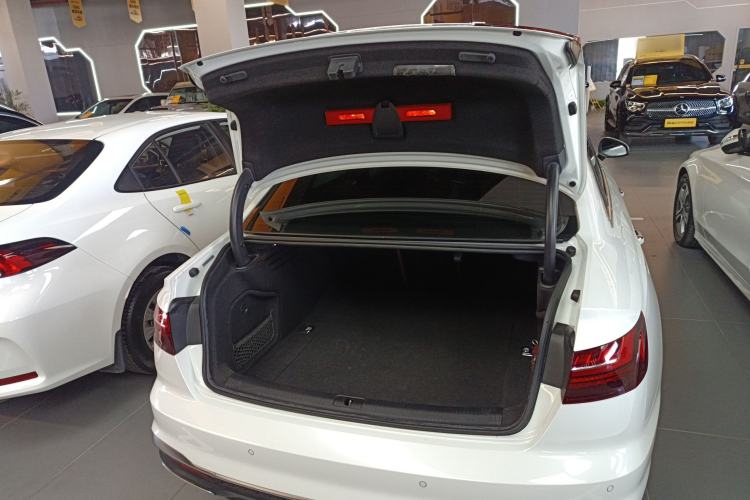 Used Audi A4L 2022 40 TFSI Luxury Dynamic Model
