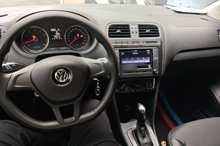 Used Volkswagen Polo 2014 1.6L Automatic Comfort Edition Center Console