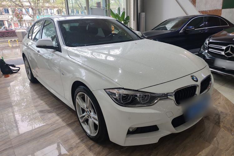 Used BMW 3 Series 2018 320i M Sport Package Front Right 45 Deg