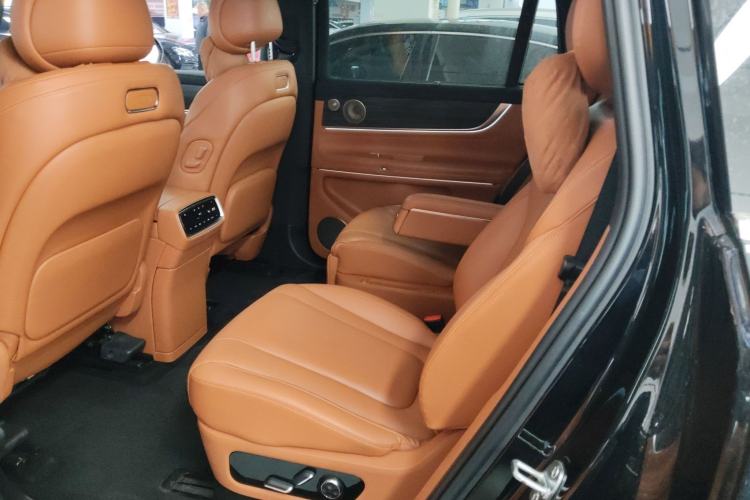 Used Hima AITO M9 2024 Range-Extended Ultra Version 42 kWh 6-Seater Model Left Rear Seat