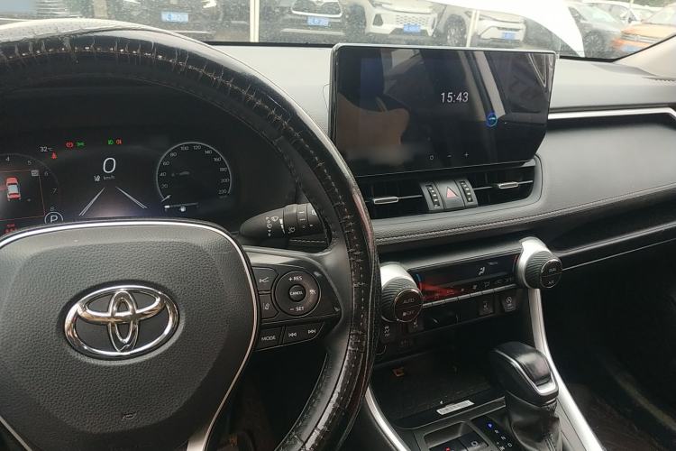 Used Toyota RAV4 2023 2.0L CVT Two-Wheel Drive Fashion Plus Edition Center Console