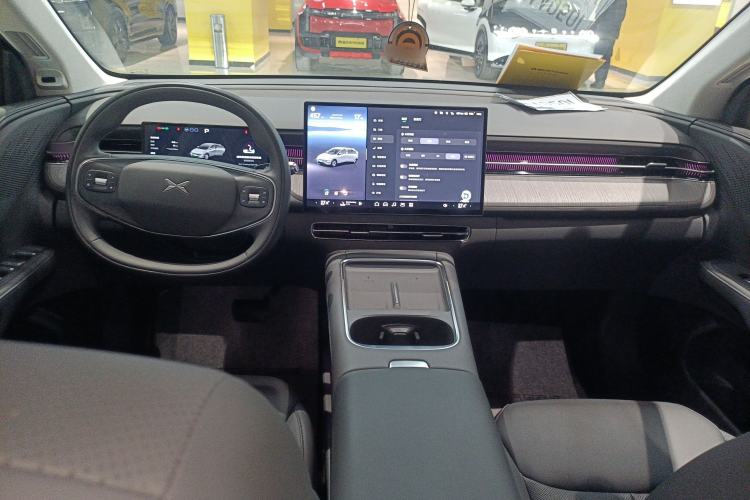 Used XPeng G6 2025 625 Long-Range Max Flagship Edition Center Console