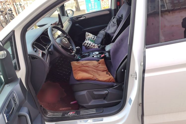 Used Volkswagen Touran 2016 Volkswagen Touran L 280TSI DSG Comfort Edition Left Front Seat