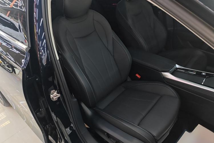 Used Volkswagen Passat 2025 Pro 380TSI Dragon Glory Edition
