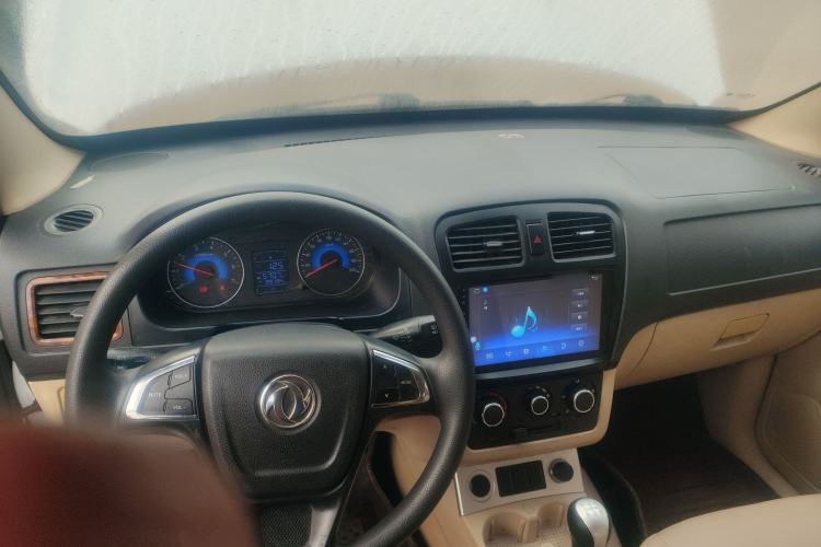 Used Dongfeng Fengon 330 2016 1.5L Manual Enjoyment Model DK15 Center Console