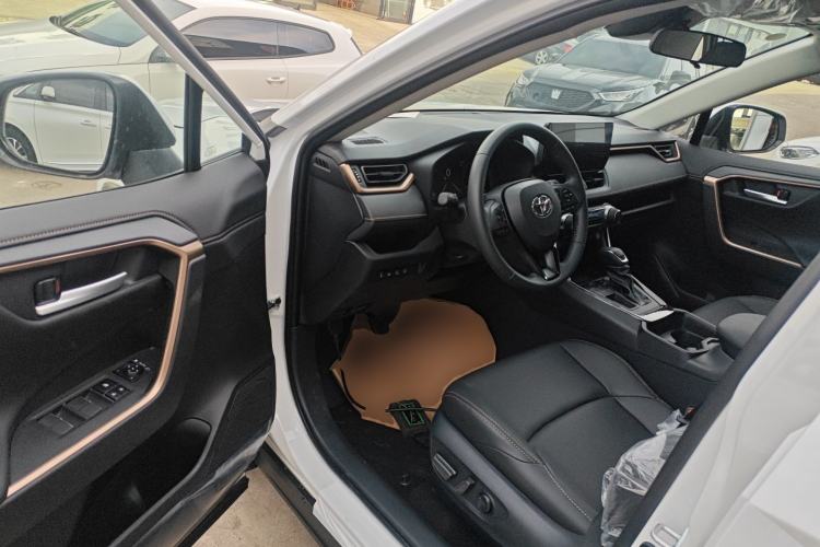 Used Toyota Wildlander 2024 2.0L CVT Two-Wheel Drive Luxury PLUS Edition Driver Seat