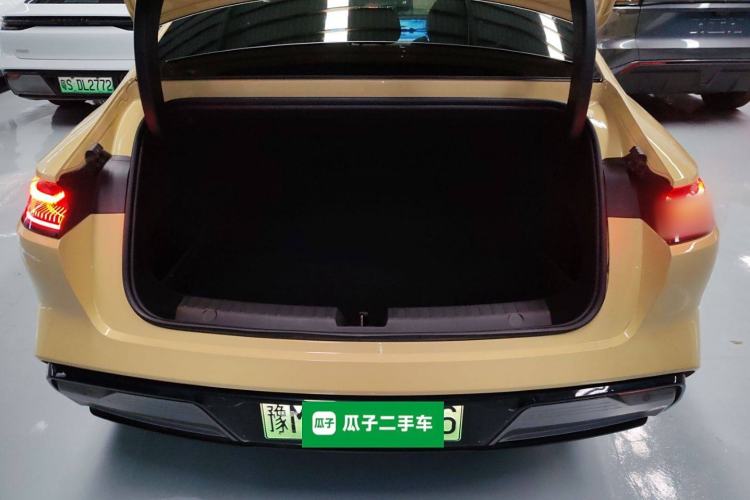 Used Geely Galaxy E8 2024 665 km Range Rear-Drive Starship Long-Range Version
