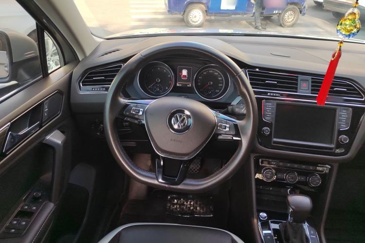 Used Volkswagen Tiguan L 2017 330TSI Automatic Two-Wheel Drive Luxury Edition Steering Wheel
