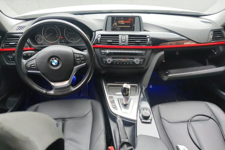 Used BMW 3 Series 2015 320i Fashion Model Center Console