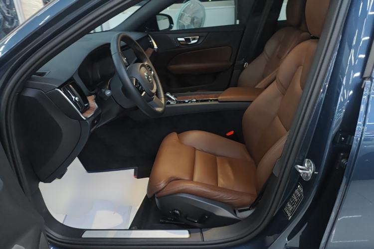 Used Volvo S60 2023 B4 Zhiyuan Luxury Edition
