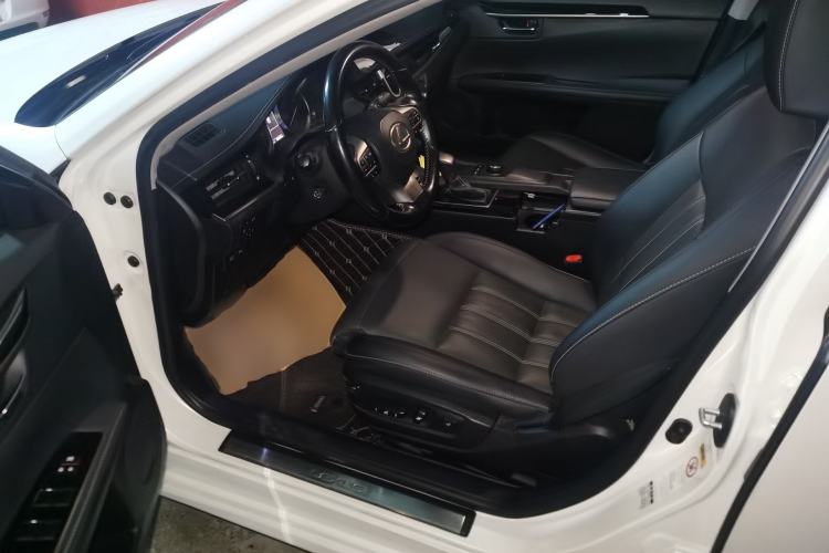 Used Lexus ES 2017 300h Mark Levinson Comfort Edition
