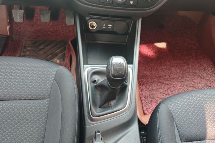 Used Hyundai Verna (new generation) 2016 1.4L Manual Cool Edition GLS Gear Lever