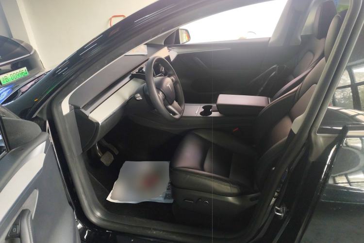 Used Tesla Model Y 2023 Rear-Wheel-Drive Version
