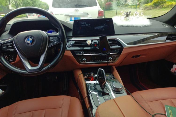 Used BMW 5 Series 2018 530Li Leading Model M Sport Package Center Console