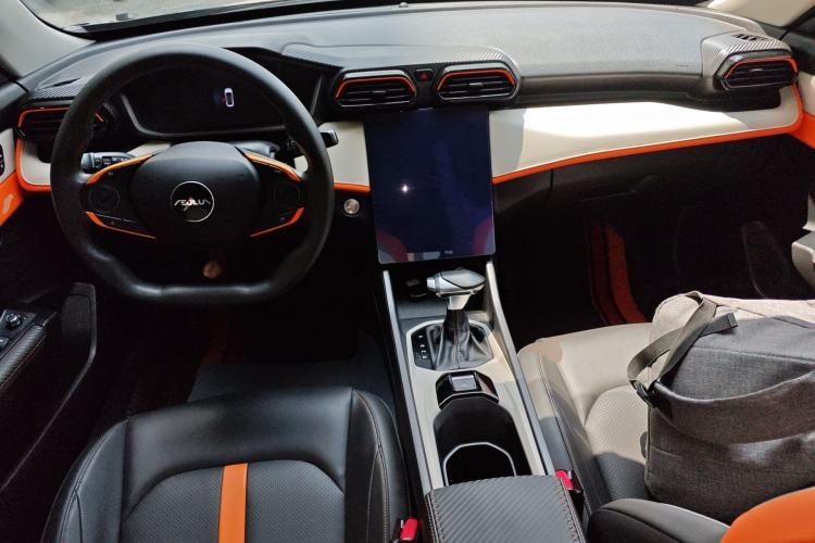 Used Dongfeng Aeolus Yixuan 2023 Mach Edition 1.5L Automatic Chasing Wind Version Center Console